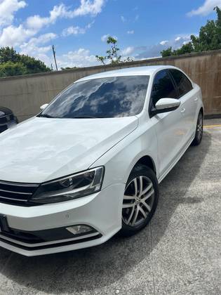 VOLKSWAGEN JETTA 2.0 COMFORTLINE FLEX 4P TIPTRONIC